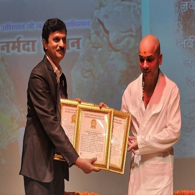 Narmadapath Mahayogi Avdhoot Samarth Sadguru Dada Guru's Akhand Nirhar Mahavrat Sadhna recorded in Golden Book of World Records