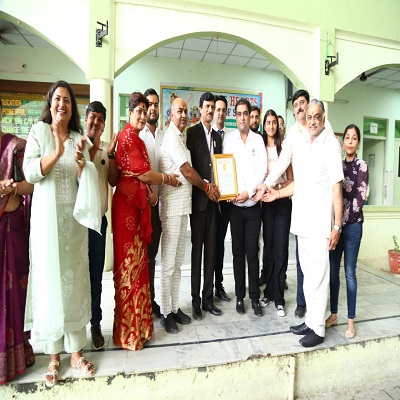 World record created by maximum number of people lining up to create a human depiction of a house, recorded in the Golden Book of World Records