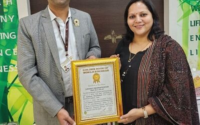 Dr. Sushma Khandelwal ji created a world record by performing Swarnaprashan Sanskar and registered her name in the Golden Book of World Records