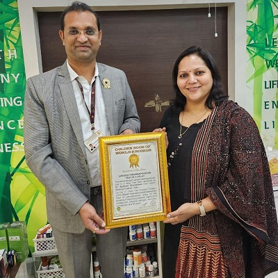 Dr. Sushma Khandelwal ji created a world record by performing Swarnaprashan Sanskar and registered her name in the Golden Book of World Records