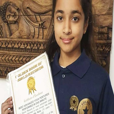 Little Samridhi created a world record by doing 100 yoga postures in a small box, her name was registered in the Golden Book of World Records