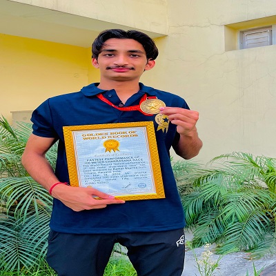 Kamal Sharma created a world record by running in Chakrasana posture and covering the fastest distance of 100 meters, name entered in Golden Book of World Records