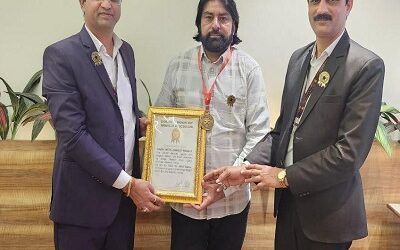 Ustad Shayar Afroz 'Sahar' created a world record by reciting the longest ghazal with the longest refrain, his name was registered in the Golden Book of World Records