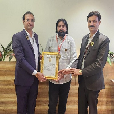 Ustad Shayar Afroz ‘Sahar’  created a world record by reciting the longest ghazal with the longest radief, his name was registered in the Golden Book of World Records