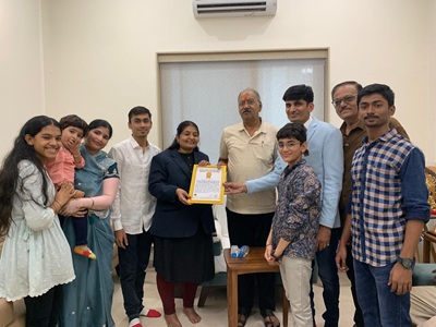 Ritesh created a world record by collecting currency notes, recorded in the Golden Book of World Records